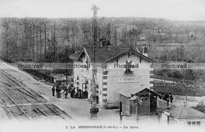 A voir donc pour une pétanque en gare de la Membrolle.