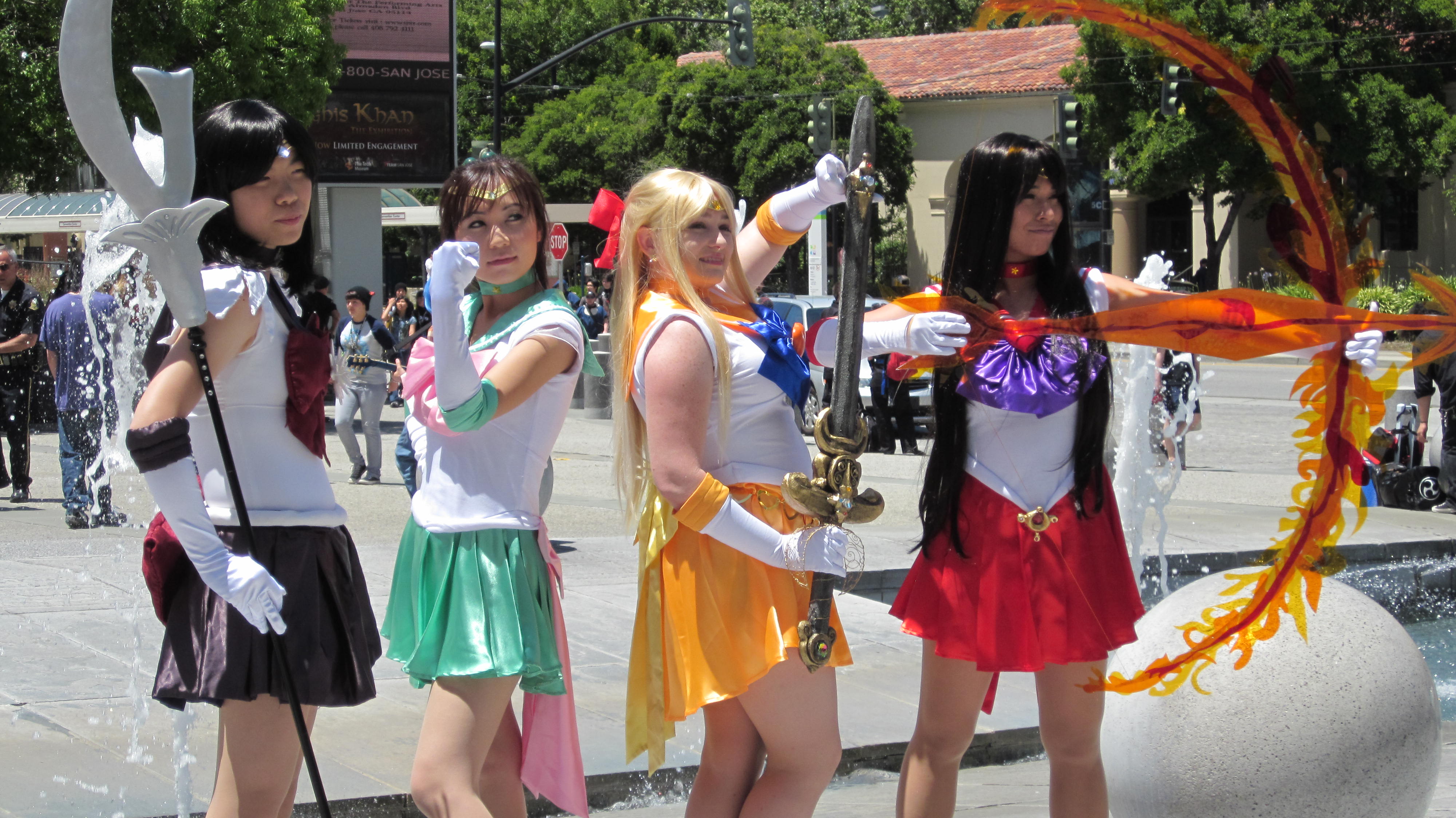 A un croisement, il est rentré dans des japonais habillés en Sailor moon